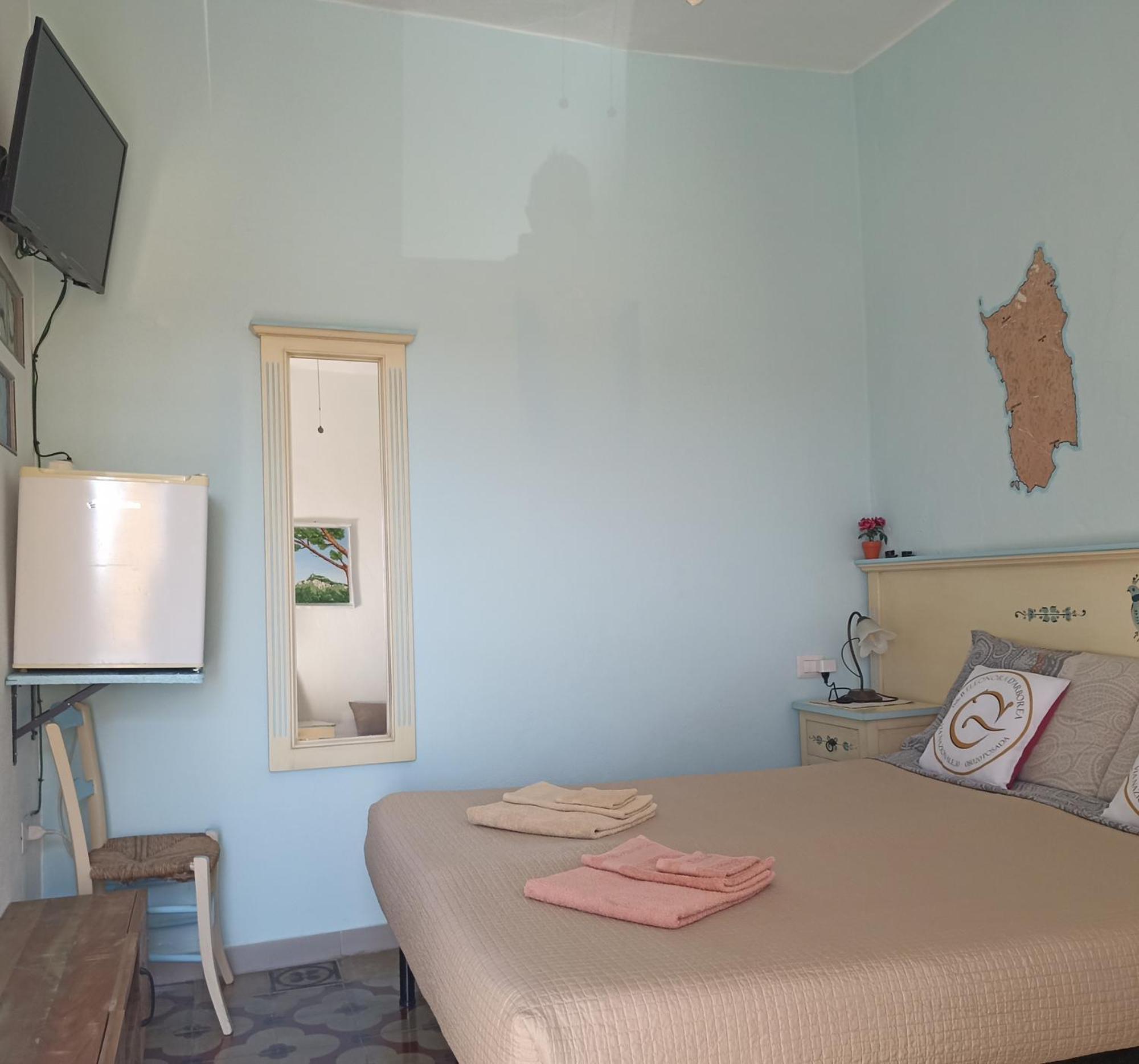 B&B Eleonora D'Arborea, Centro Storico ポザーダ エクステリア 写真