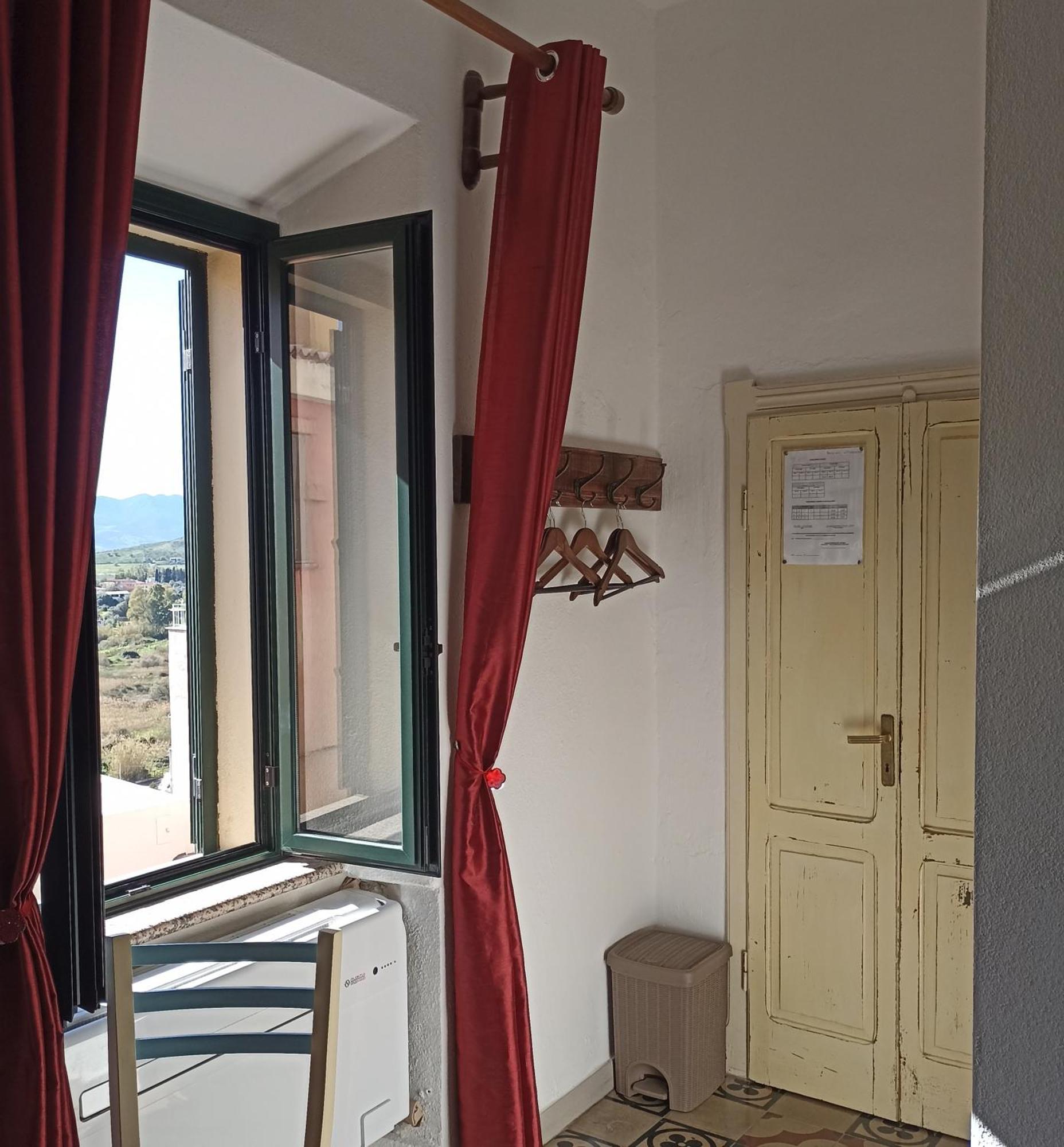 B&B Eleonora D'Arborea, Centro Storico ポザーダ エクステリア 写真