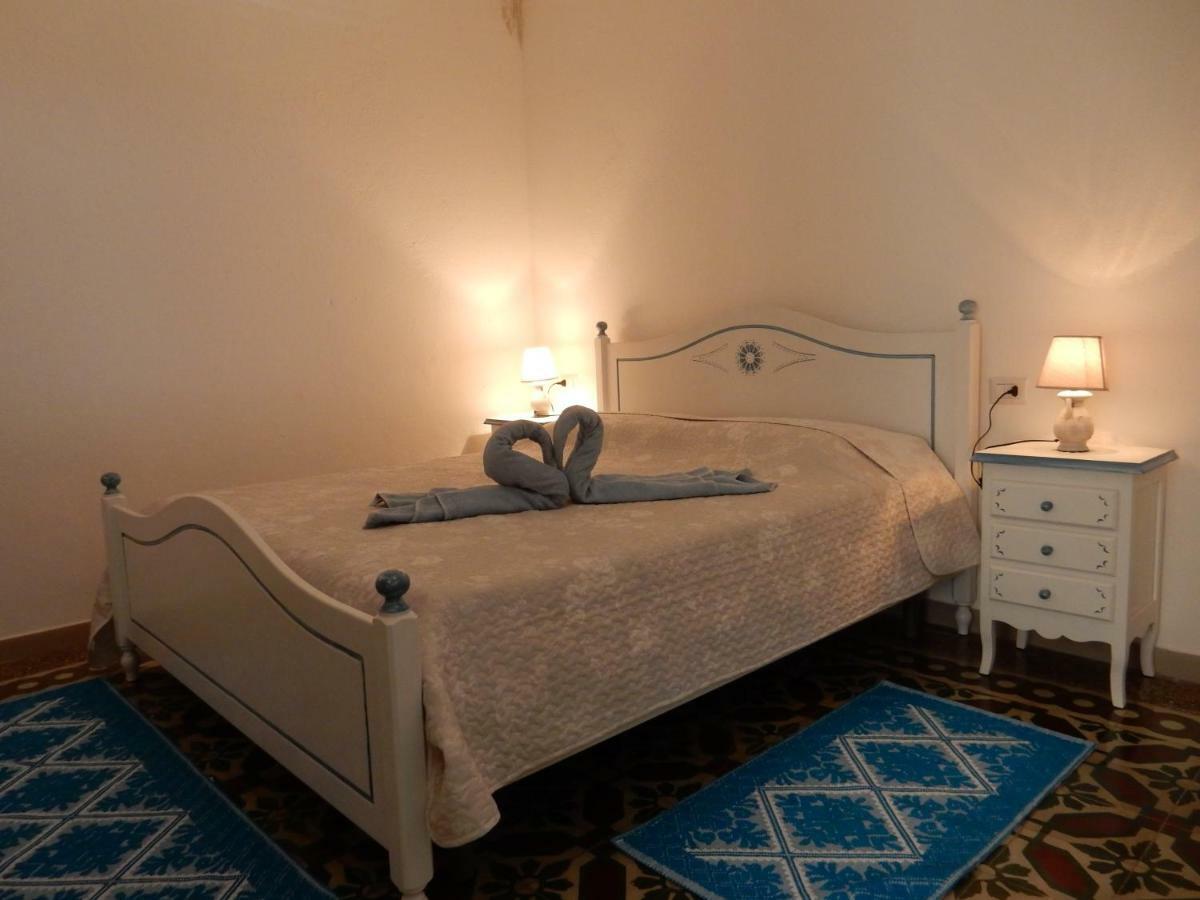 B&B Eleonora D'Arborea, Centro Storico ポザーダ エクステリア 写真