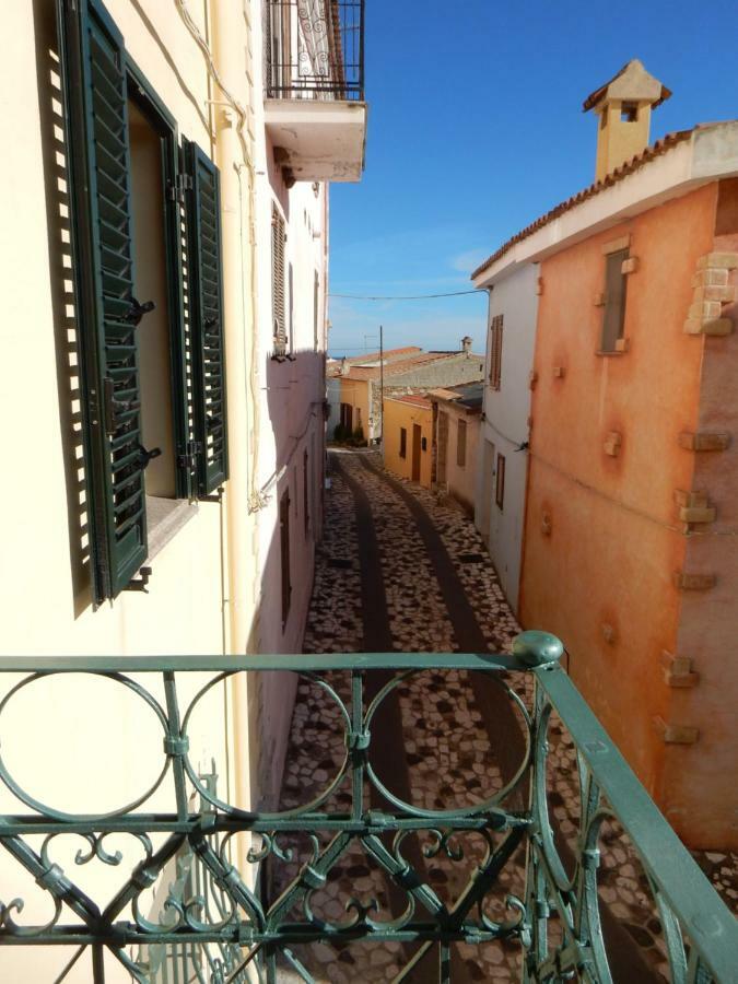 B&B Eleonora D'Arborea, Centro Storico ポザーダ エクステリア 写真